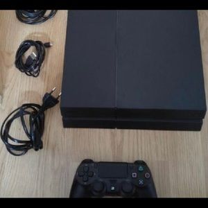 PS4 + controller & headset